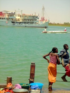 nave sul Fiume Senegal
