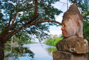 Cambogia, Anghor statua canale
